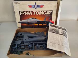 lot 264 image: F14 Tomcat Model Plane Kit - Like on Top Gun