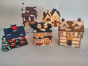 lot 139 image: Five Assorted Lighted HousesNightlights