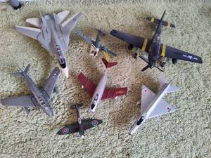 lot 288 image: Lot of Vintage Model Airplanes