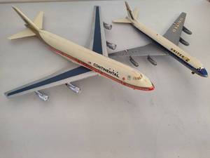 lot 295 image: Continental & United Model Airplanes