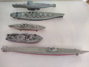lot 297 image: Assorted Military Model Ships