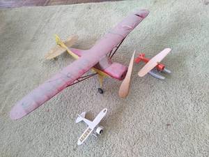 lot 274 image: Large Model  Small Propeller Planes
