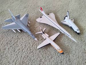 lot 275 image: British Airways, Space Shuttle & Other Model Planes