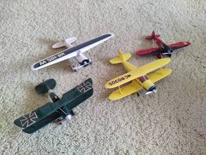 lot 276 image: Small Vintage Propeller Model Airplanes