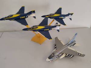 lot 277 image: US Navy Model Airplanes