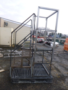 lot 24 image: 3 Step Work Platform