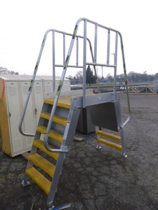 lot 26 image: Cotterman Catwalk Platform