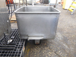 lot 33 image: Stainless Tub on 3 Wheels