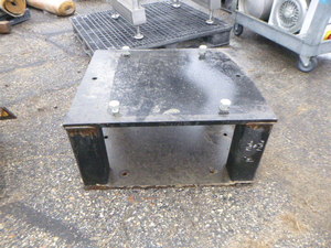 lot 35 image: Heavy Duty Metal Base Plate