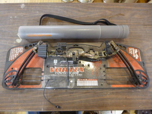 lot 59 image: Barnett Vortex Youth Compound Bow