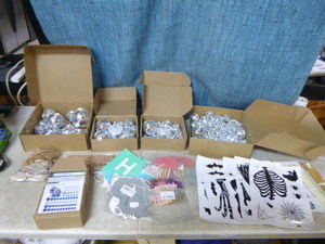 lot 66 image: HolidayCelebration Items