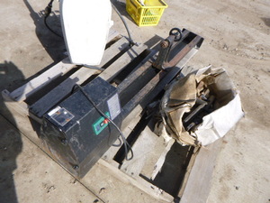 lot 77 image: Cal-Hawk Wood Lathe