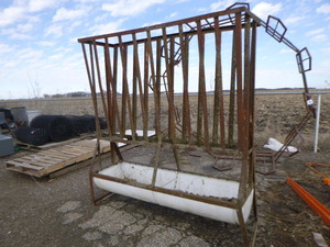 lot 89 image: Horse Feeder with Bottom Trough