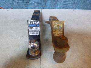 lot 106 image: 2 Trailer Receiver Hitches