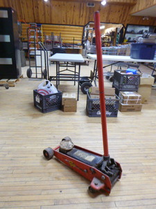 lot 107 image: Allied Hydraulic Floor Jack