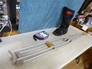 lot 112 image: Medical Items