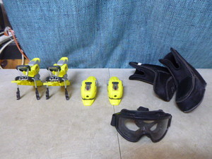 lot 114 image: Downhill Ski Accessories