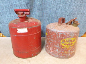lot 123 image: 2 Gas Cans