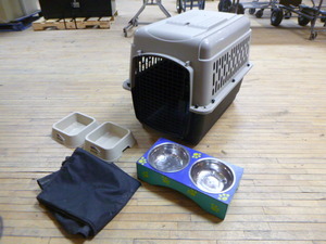 lot 140 image: Pet Items