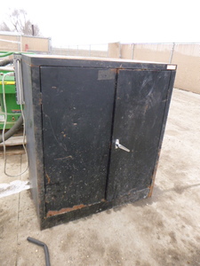 lot 141 image: Metal Storage Cabinet