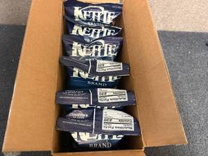 lot 138 image: Sea Salt And Vinegar Kettle Chips