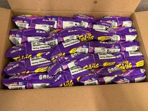lot 121 image: Box Of Takis Waves Fuego Potato Chips