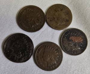 lot 29 image: Five Indian Cents from the years 1900, 1901, 1905, and 1907 - all in worn condition.