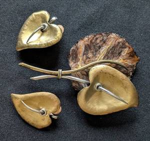 MB - Vintage Fabrice Paris Vintage Gold-Tone Heart Brooch & Earrings Set