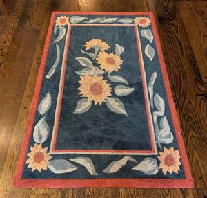 LR - Sunflower Accent Rug - 66 x 41.5 in Navy Blue with Red Border