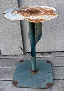 BY - Vintage Flower Motif Outdoor Table