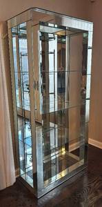 LR - Exquisite Mirrored tagre Cabinet