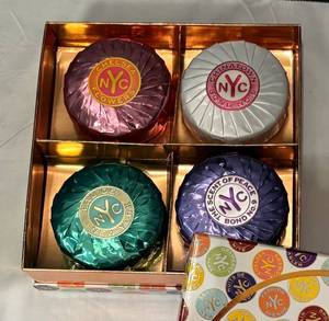 C6 - Bond No. 9 NYC Soap Set - 4-Pack Gift Box