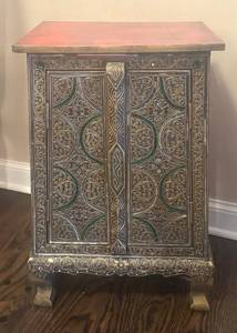 DR - Ornate Vintage-Style Foliate Cabinet