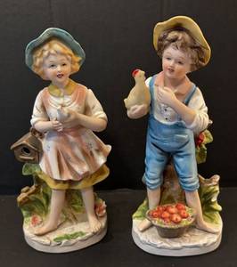 C6 - Homco Vintage Figurines Pair - Girl with Birdhouse & Boy with Chicken