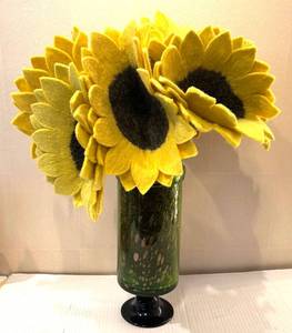 DR - Fabulous Felt Sunflowers in Vase