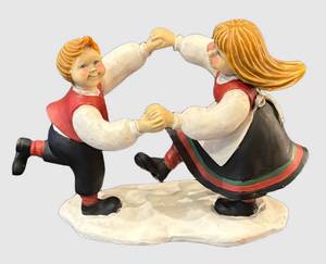 DR - Candy Design Norway Figurine - Scandinavian Dancing Couple