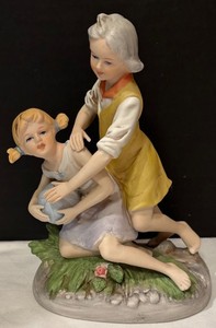 DR - Vintage Andrea by Sadek Girls at Play Figurine