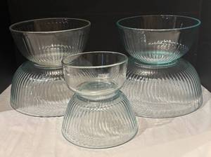 DR - Collection of Six Pyrex Glass Mixing Bowls