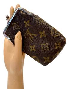 Louis Vuitton Monogram Kiss-Lock Coin Case - Vintage Canvas