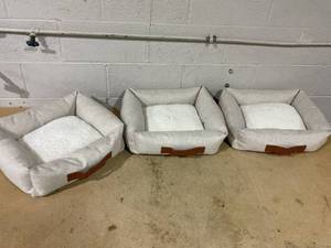 lot 178 image: LOT OF 3 Boots & Barkley Neutral 4-Sided Bolster Dog Bed - Cream - S (2 New, 1 Used)
