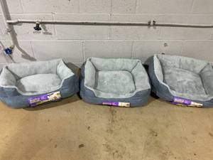 lot 78 image: LOT OF 3 Boots & Barkley Basic Cuddler Dog and Cat Bolster Bed - S 20 Inches (L), 5.85 Inches (H) x 18 Inches (W)