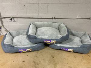 lot 184 image: LOT OF 3 Boots & Barkley Basic Cuddler Dog and Cat Bolster Bed - M 28 Inches (L), 7 Inches (H) x 22 Inches (W)
