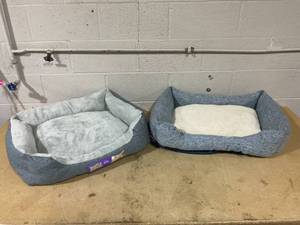 lot 188 image: LOT OF 2 Boots & Barkley Ped Beds Size M