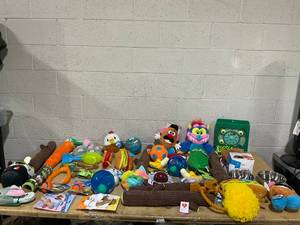 lot 200 image: LOT OF Dog Merchandise