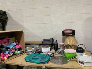 lot 214 image: LOT OF Assorted Retail Merchandise
