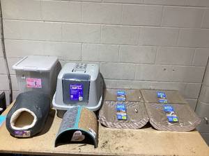 lot 122 image: LOT OF Cat Merchandise