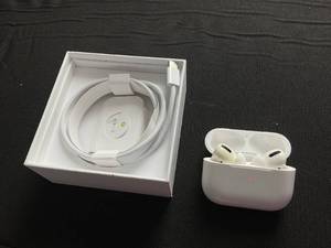 lot 16 image: Apple AirPods Pro (1st generation) with Magsafe Charging Case - White (Used)