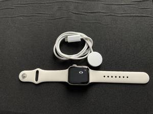 lot 23 image: Apple Watch SE (2nd Gen) A2722 40mm GPS-only, Aluminum Smart Watch (Good Condtion, ICloud Is Locked, Has Charger)