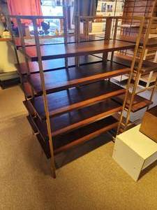 lot 1070 image: Metal Frame  Stained Wood Shelf Book Case 5-tier 32 x 14 x 48