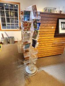 lot 1076 image: Clear Acrylic Retail Card Display 16 x 16 x 62